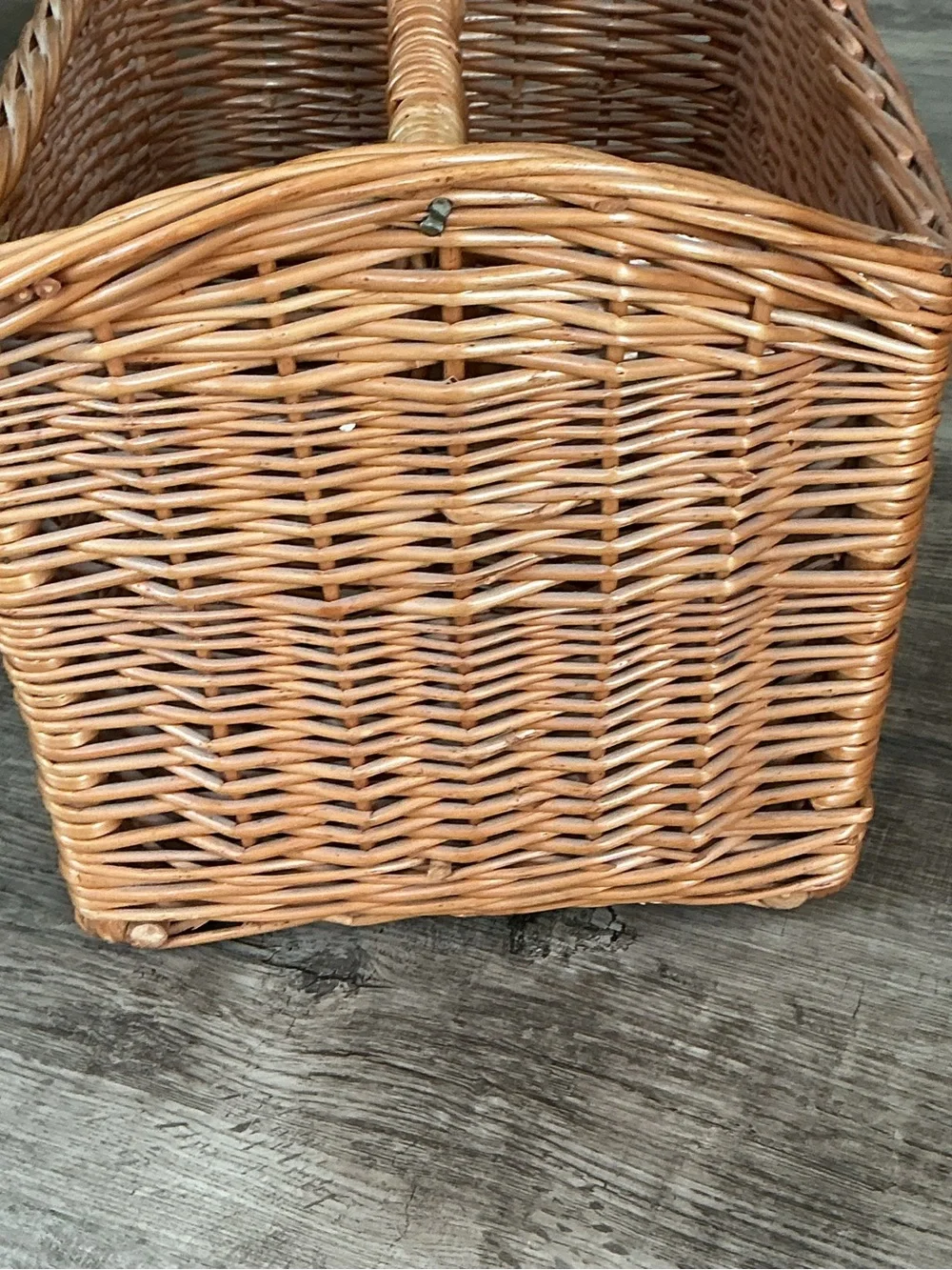 Vintage Wicker Magazine Rack Divided Storage Basket Boho Rattan Vinyl Holder 16”